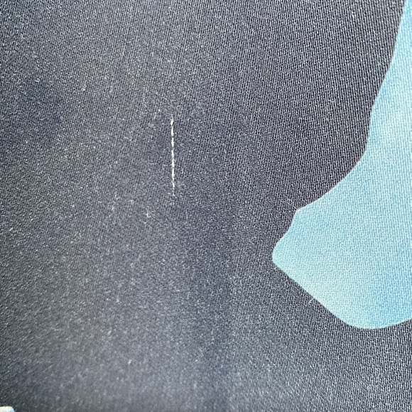 - Aritzia Babaton Navy/Light Blue Floral Long Sleeve Blouse Size L - Picture 9 of 9